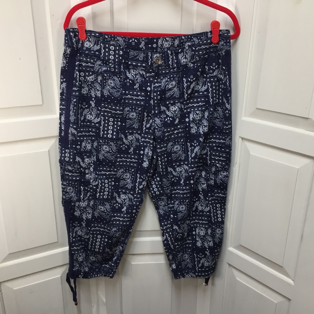Time and Tru Blue Bandana Print Capris